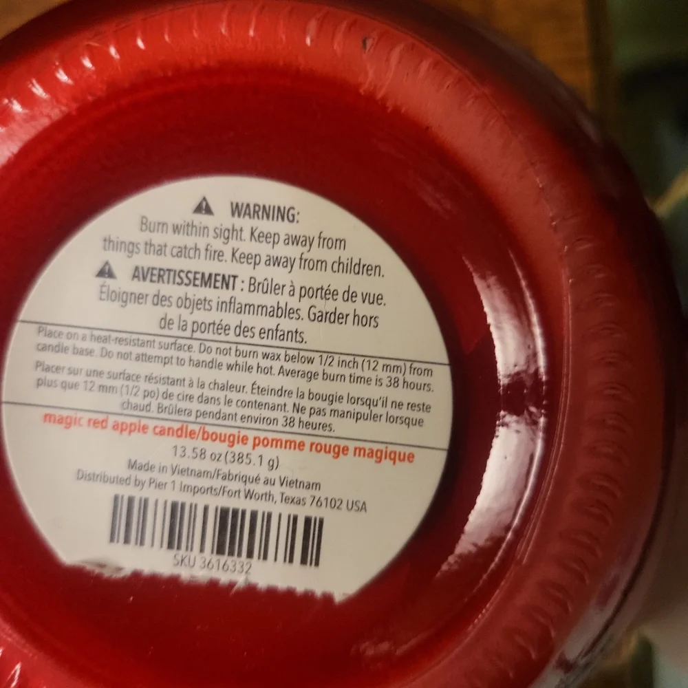 NEW PIER 1 IMPORTS ONE 2 WICK MAGIC RED APPLE CANDLE DISCONTINUED RARE